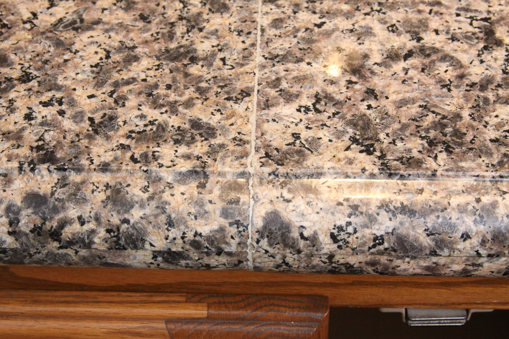 Custom Kitchen Cabinets and Granite Counter Tops