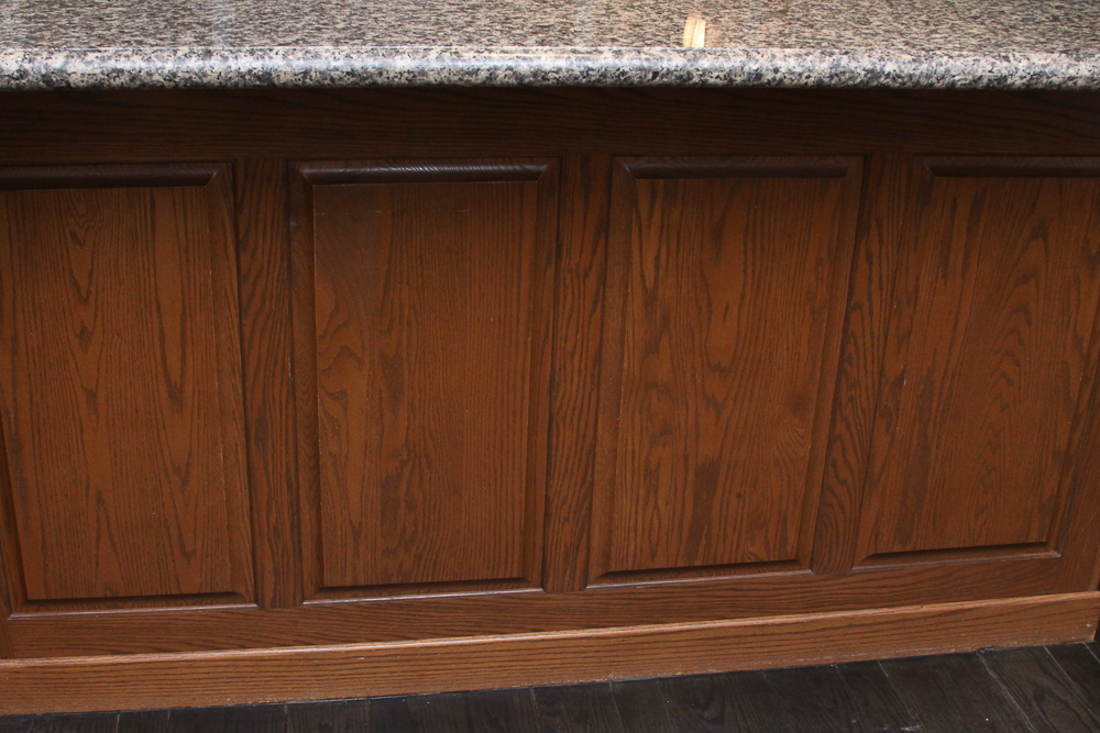 Custom Kitchen Cabinets and Granite Counter Tops