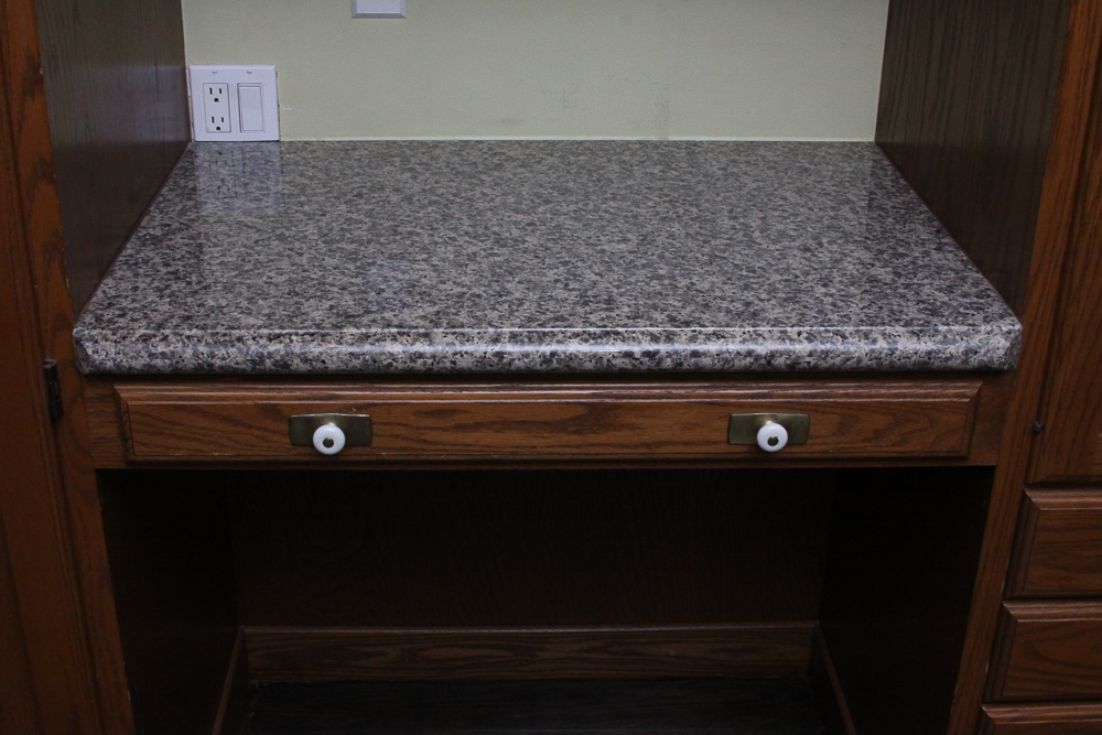 Custom Kitchen Cabinets and Granite Counter Tops