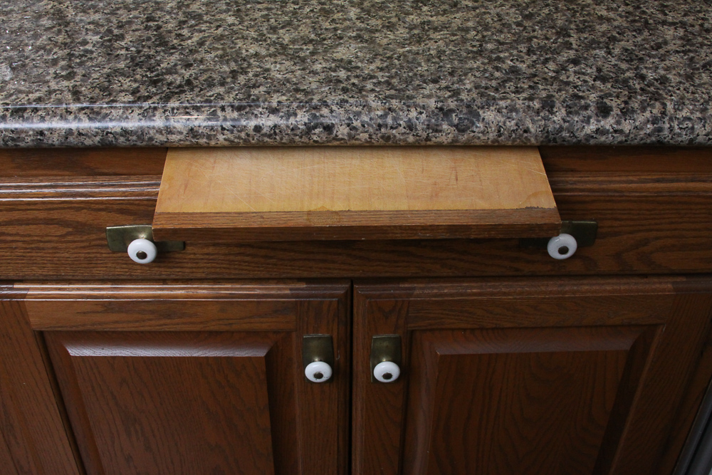 Custom Kitchen Cabinets and Granite Counter Tops