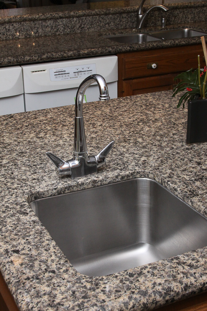 Custom Kitchen Cabinets and Granite Counter Tops