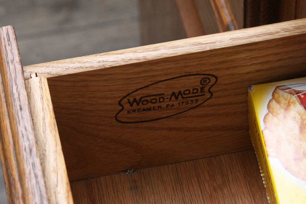 Custom Kitchen Cabinets and Granite Counter Tops