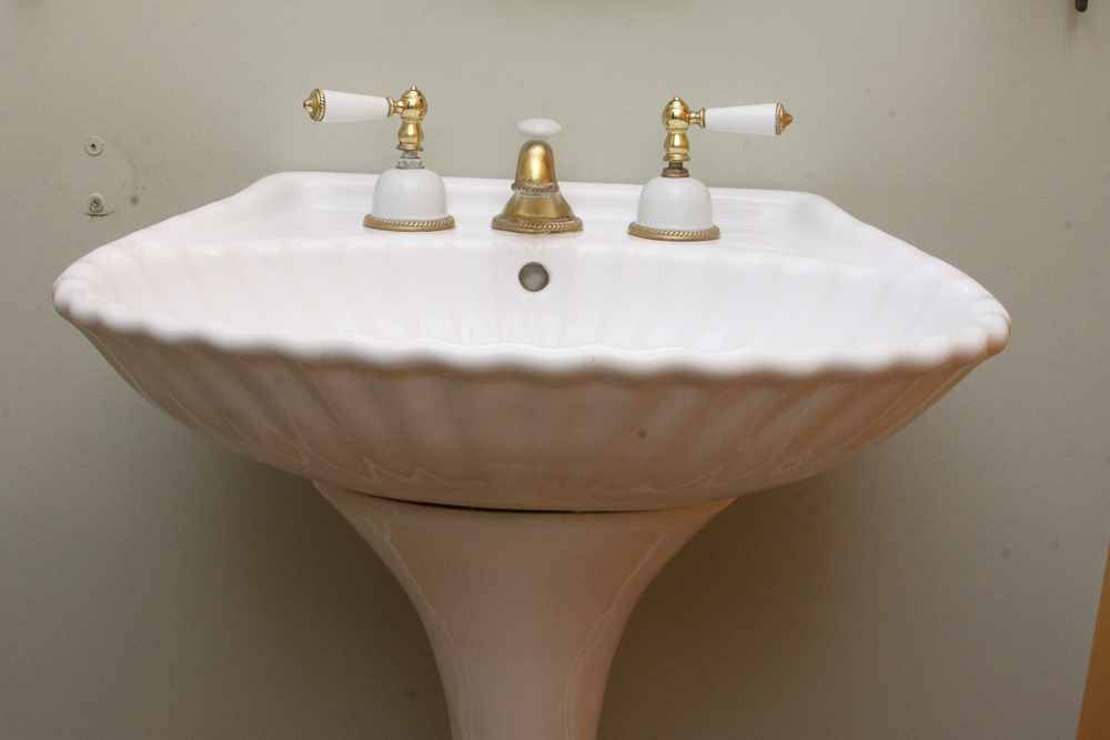 Porcelain Pedestal Sink