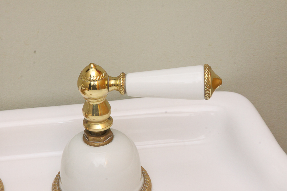 Porcelain Pedestal Sink