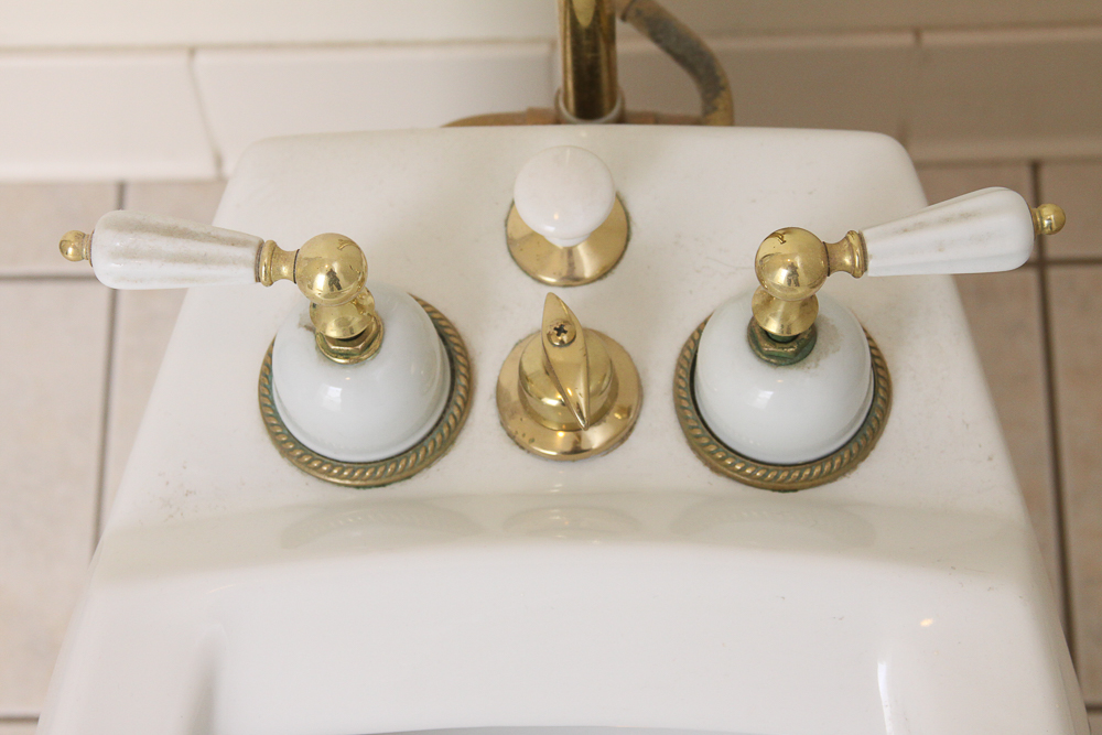 Contemporary Bidet Toilet