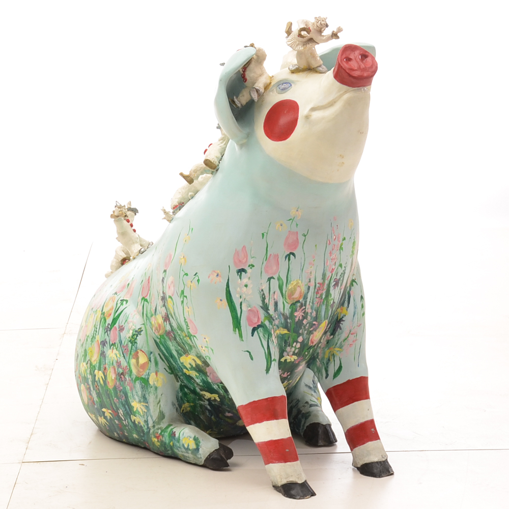 Cincinnati's "Big Pig Gig" Sitting Pig Sculpture