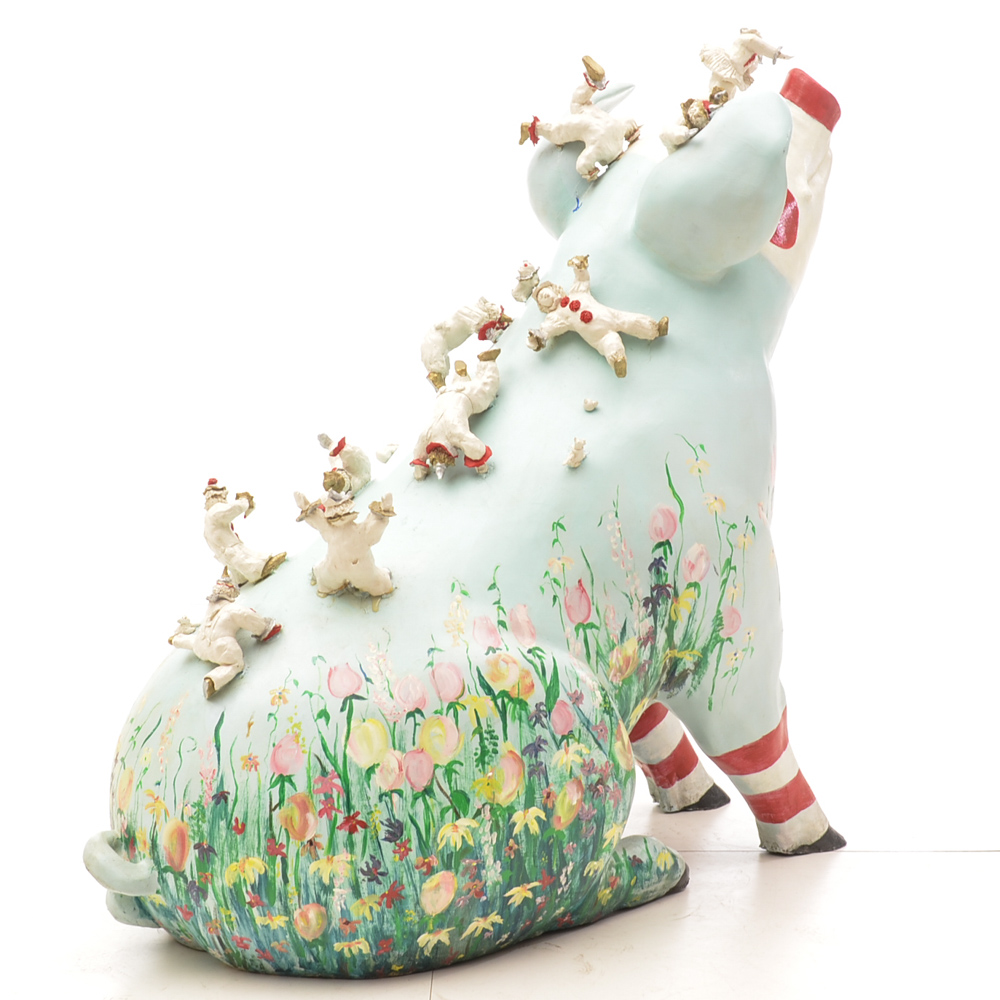 Cincinnati's "Big Pig Gig" Sitting Pig Sculpture