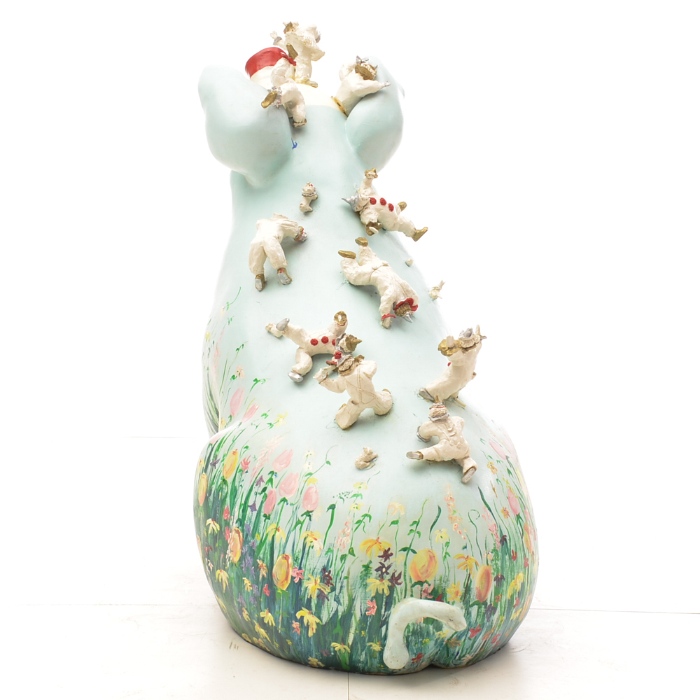 Cincinnati's "Big Pig Gig" Sitting Pig Sculpture