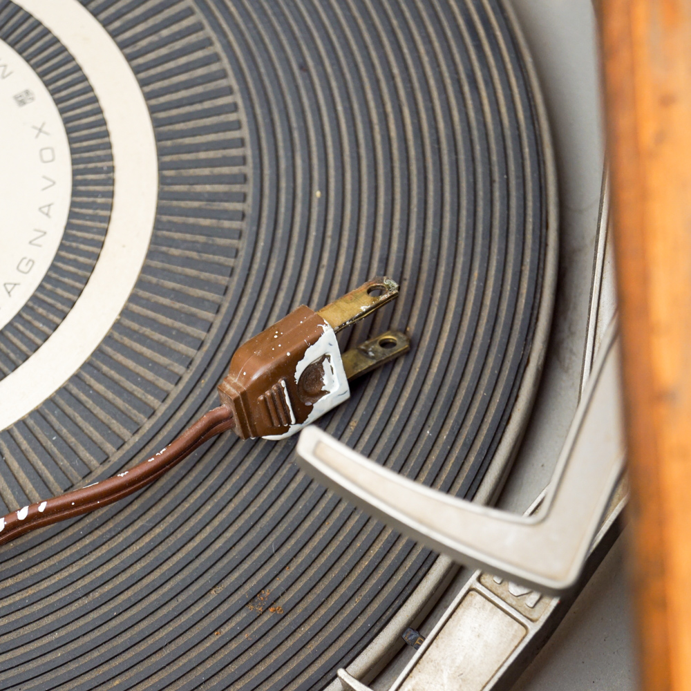 Vintage 1960s Magnavox Astro-Sonic "Flamenco" Record Player Console