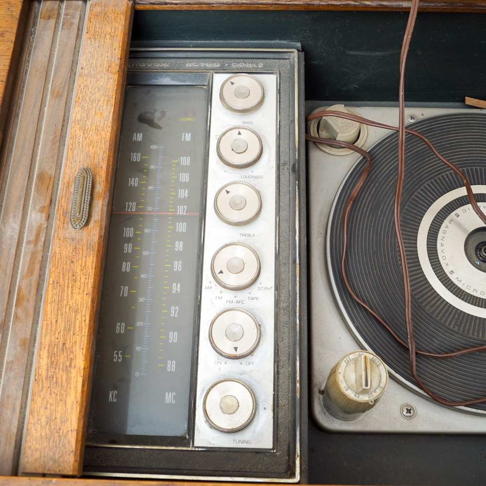Vintage 1960s Magnavox Astro-Sonic "Flamenco" Record Player Console