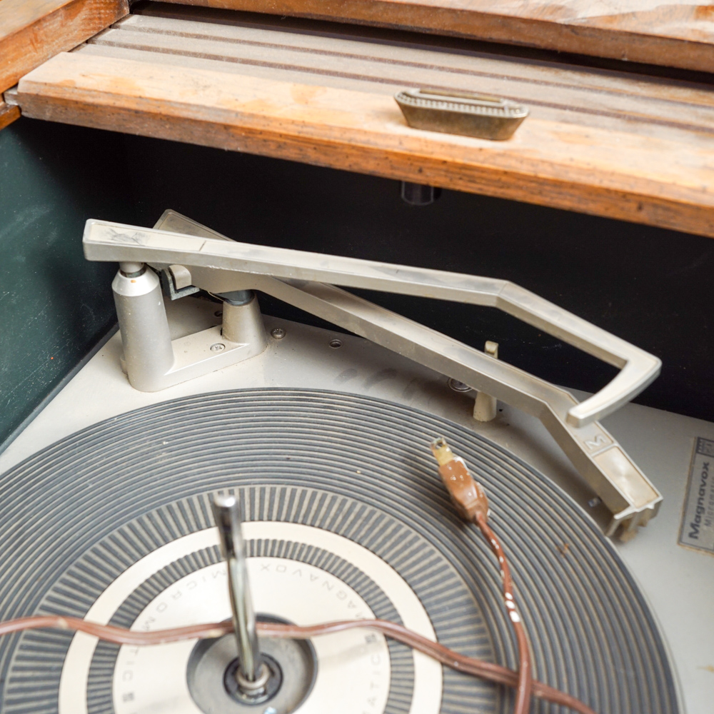 Vintage 1960s Magnavox Astro-Sonic "Flamenco" Record Player Console