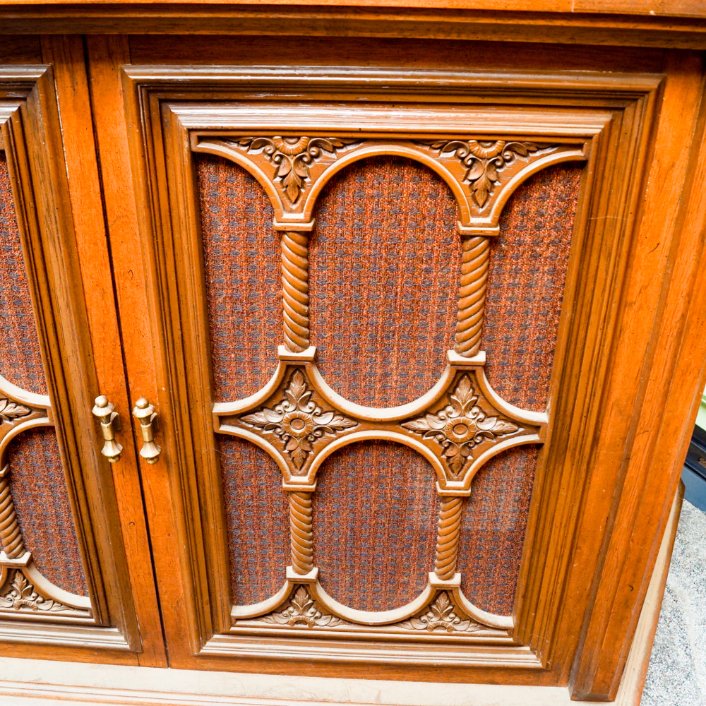 Vintage 1960s Magnavox Astro-Sonic "Flamenco" Record Player Console