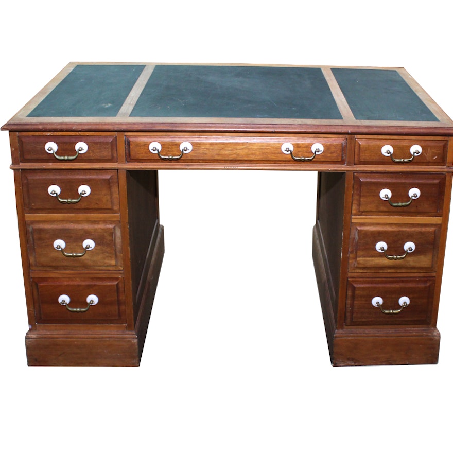 Sligh Furniture Leather Top Kneehole Desk