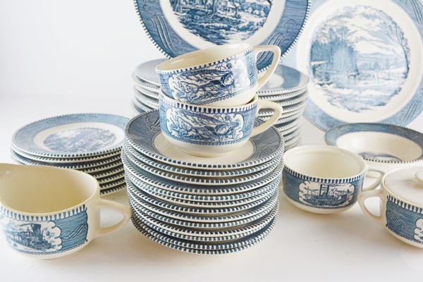 Royal China "Currier & Ives, Blue" Dinnerware