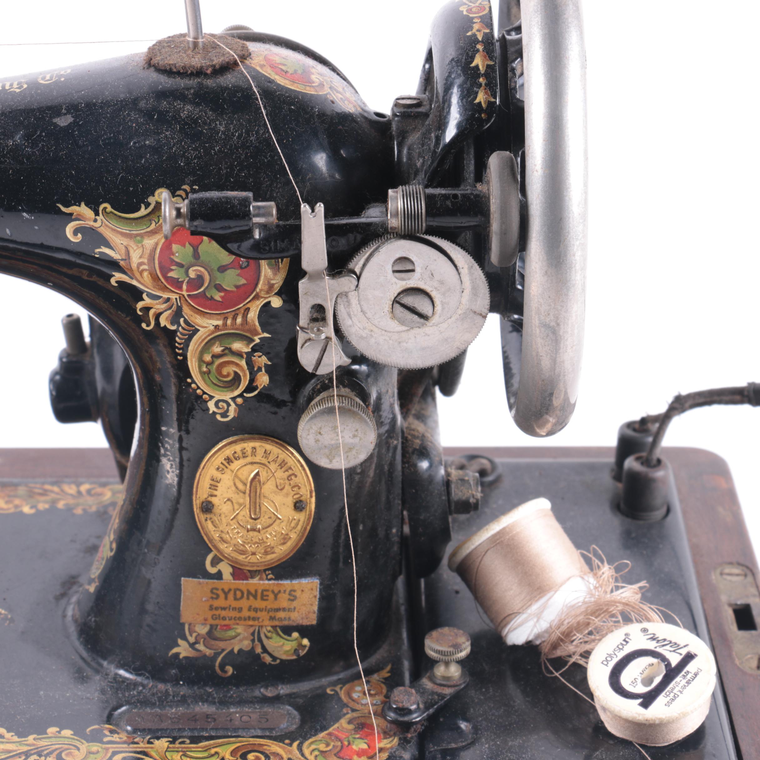 1925 Singer Sewing Machine, Manual And Accessories