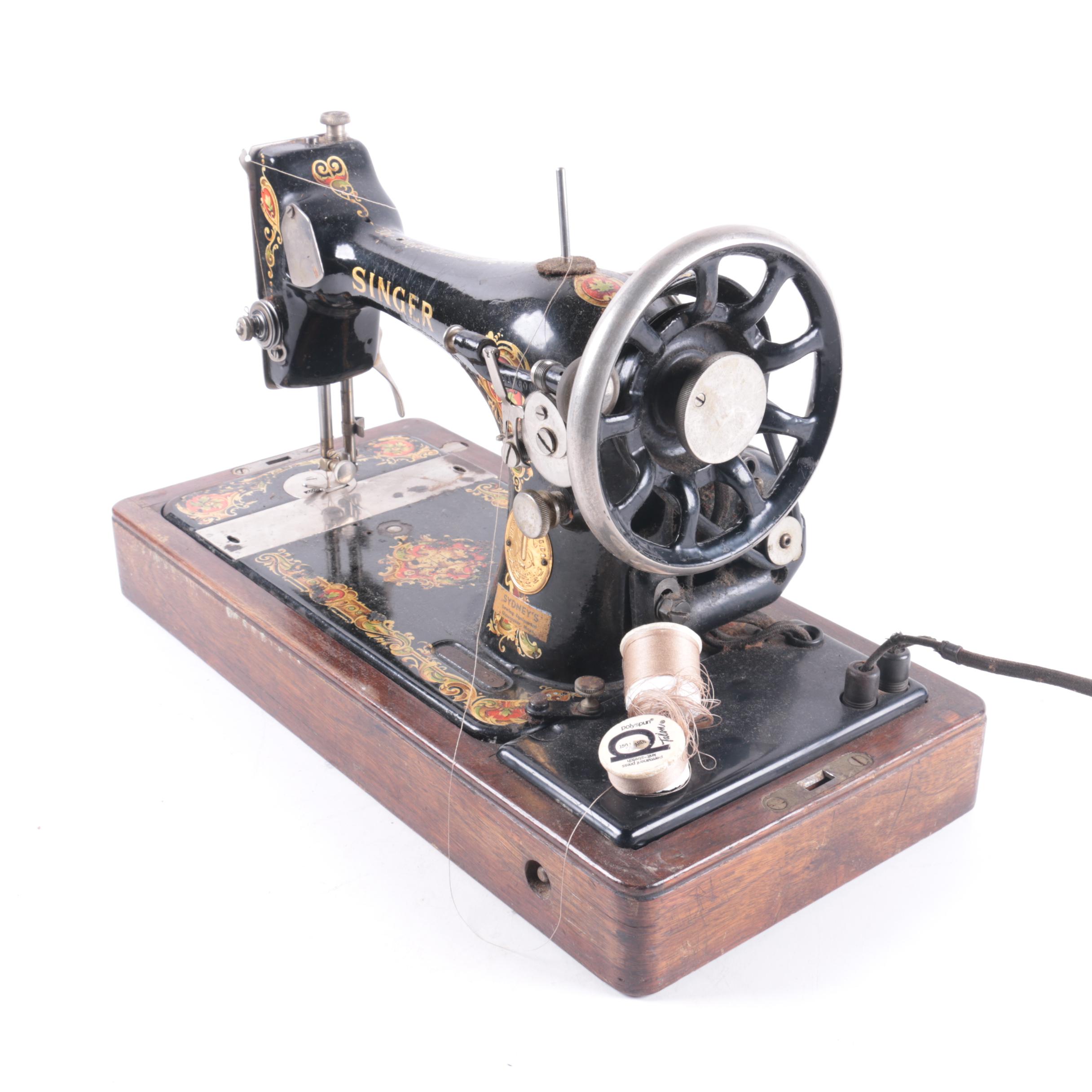 1925 Singer Sewing Machine, Manual And Accessories