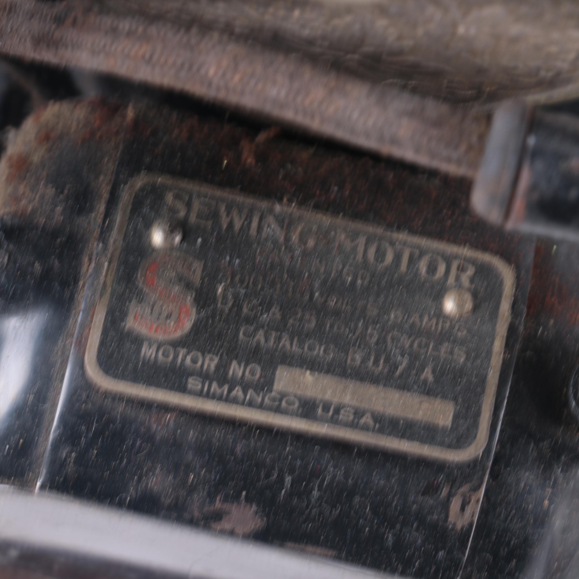 1925 Singer Sewing Machine, Manual And Accessories