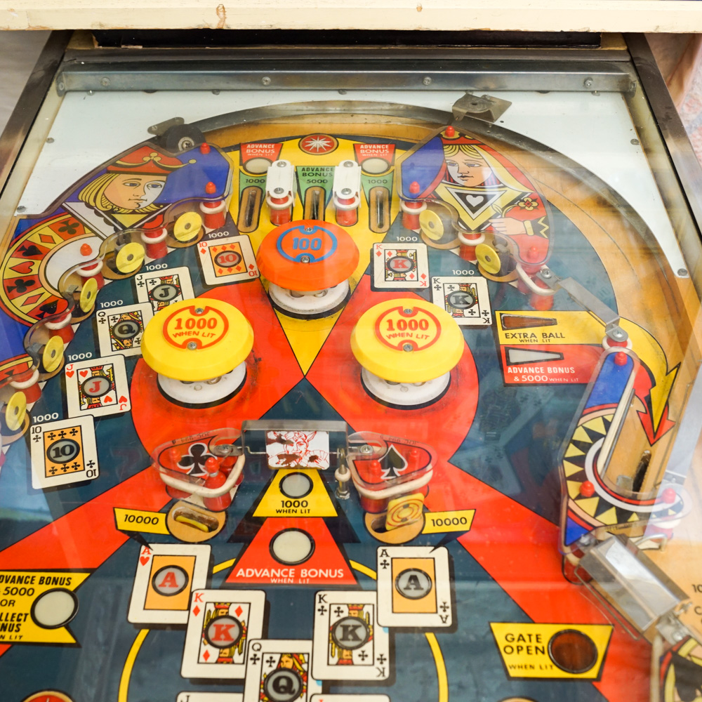 Sonic "Super Straight" Pinball Machine