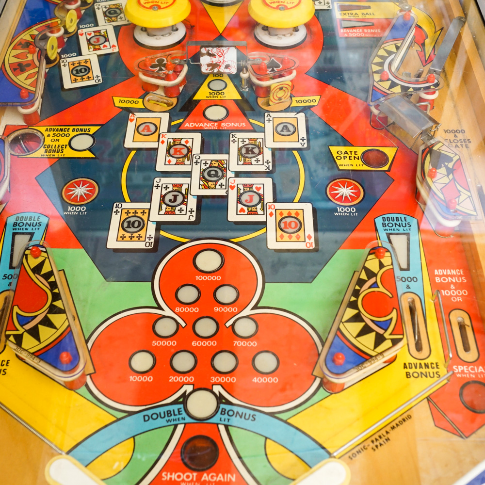 Sonic "Super Straight" Pinball Machine