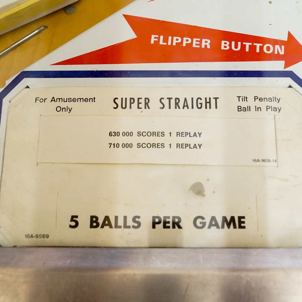 Sonic "Super Straight" Pinball Machine