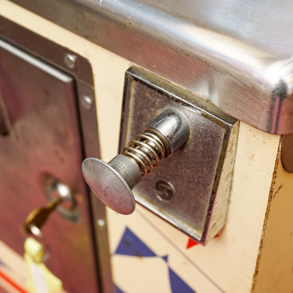 Sonic "Super Straight" Pinball Machine