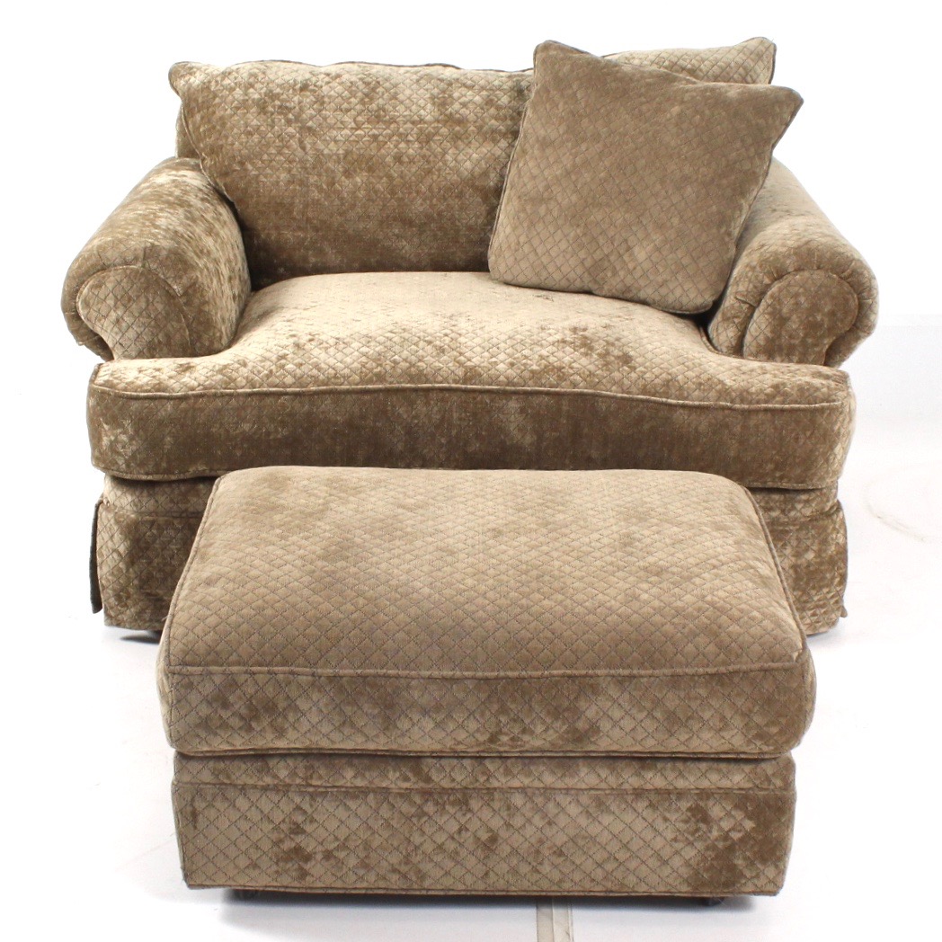 Camden Collection Contemporary Plush Arm Chair