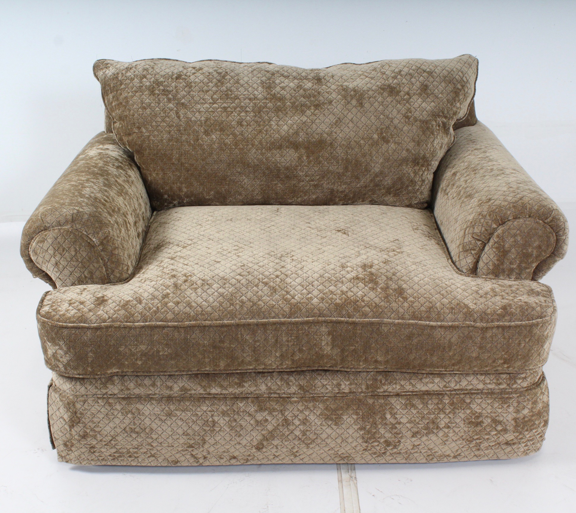 Camden Collection Contemporary Plush Arm Chair