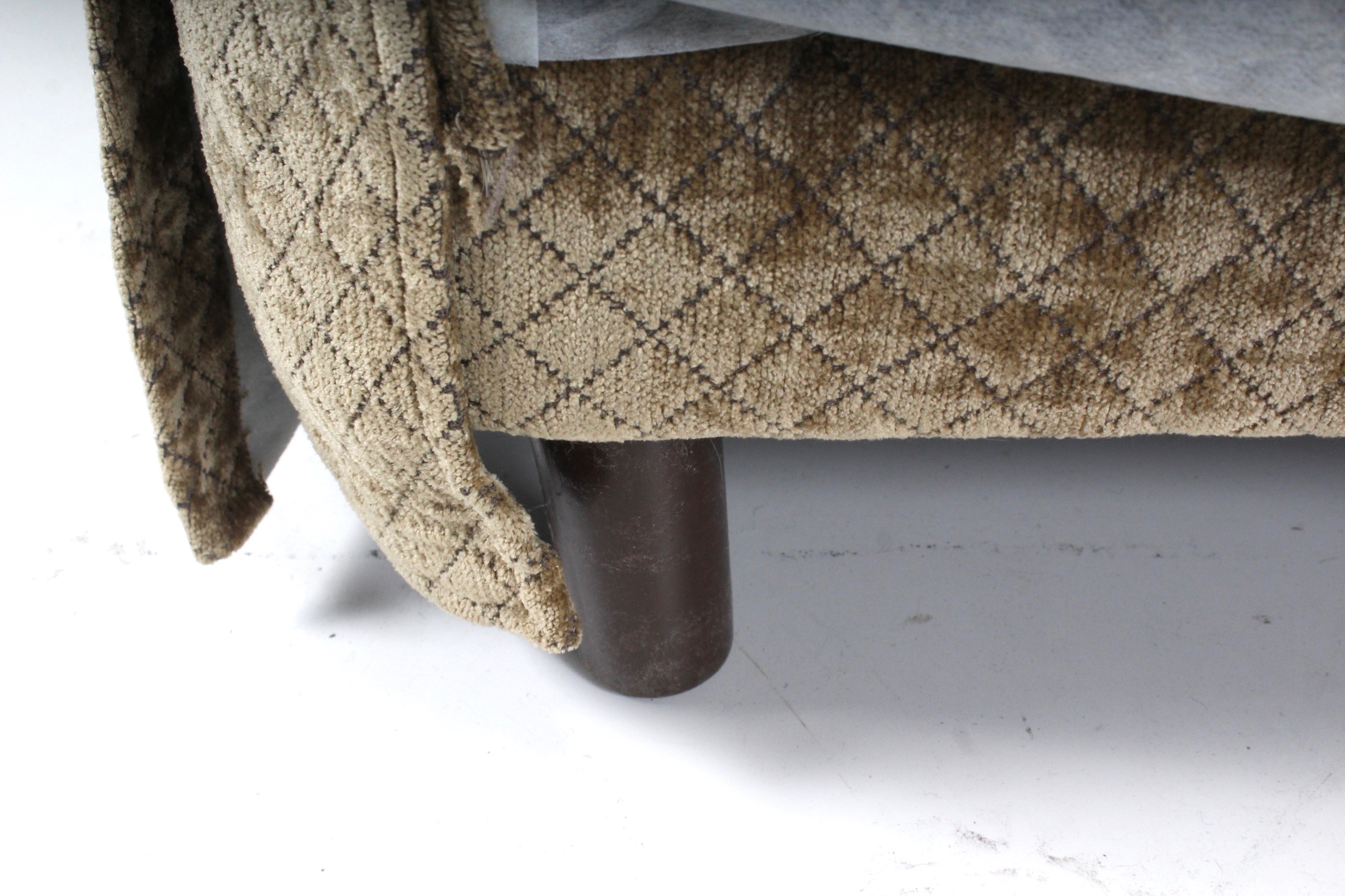 Camden Collection Contemporary Plush Arm Chair