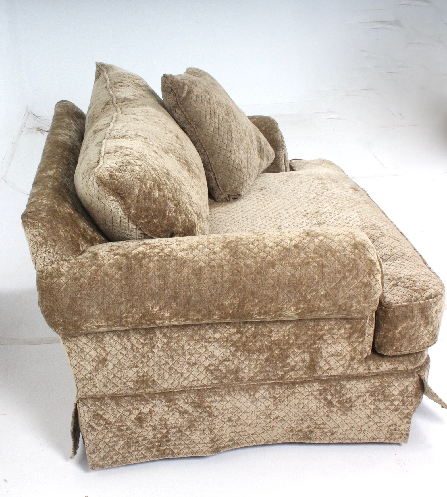 Camden Collection Contemporary Plush Arm Chair