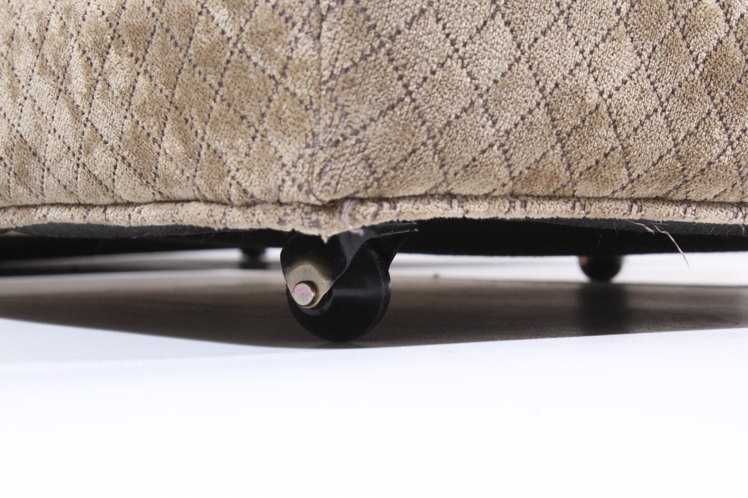 Camden Collection Contemporary Plush Arm Chair