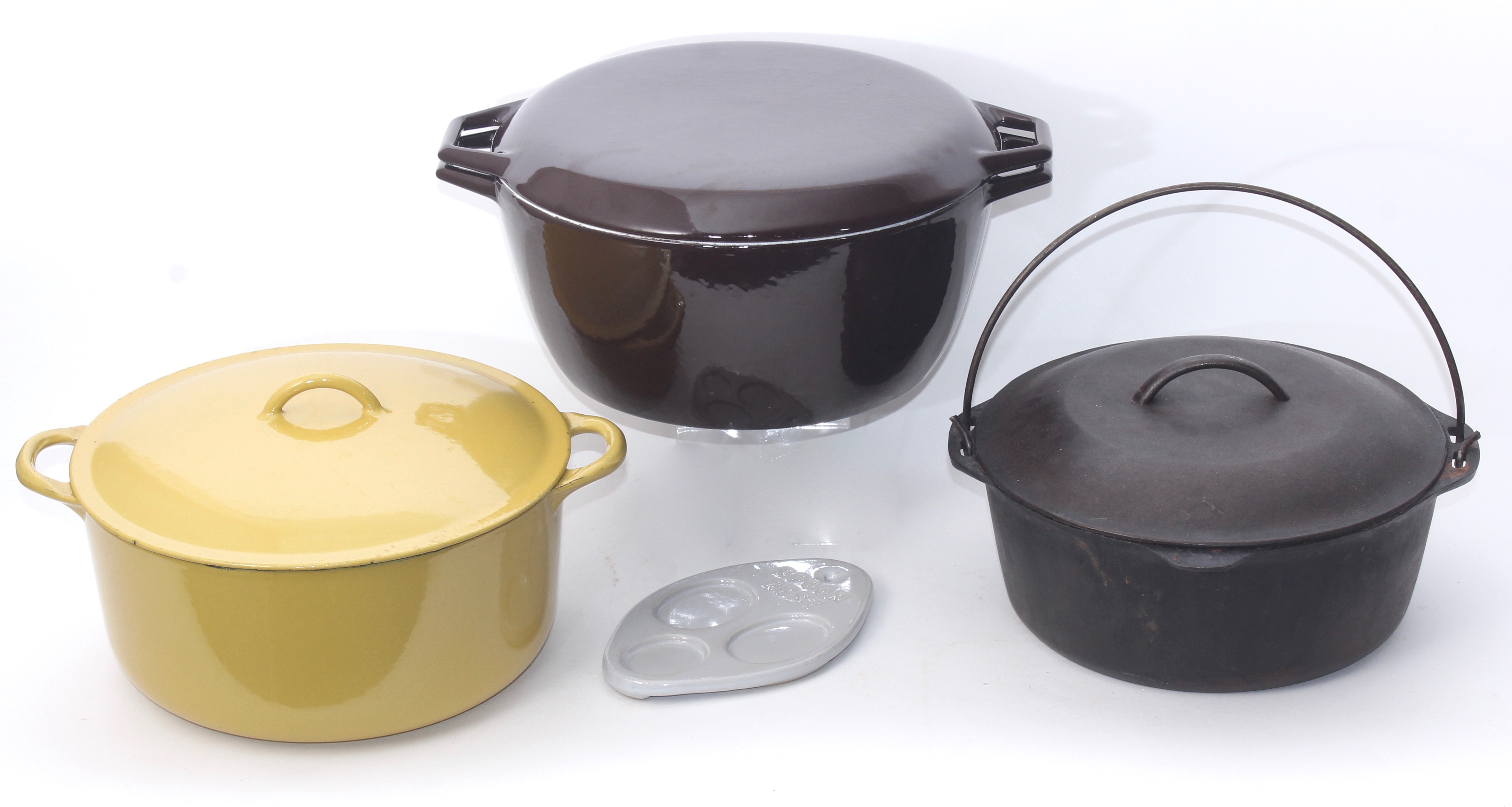 Vintage Iron Dutch Ovens Including Descoware and Nacco