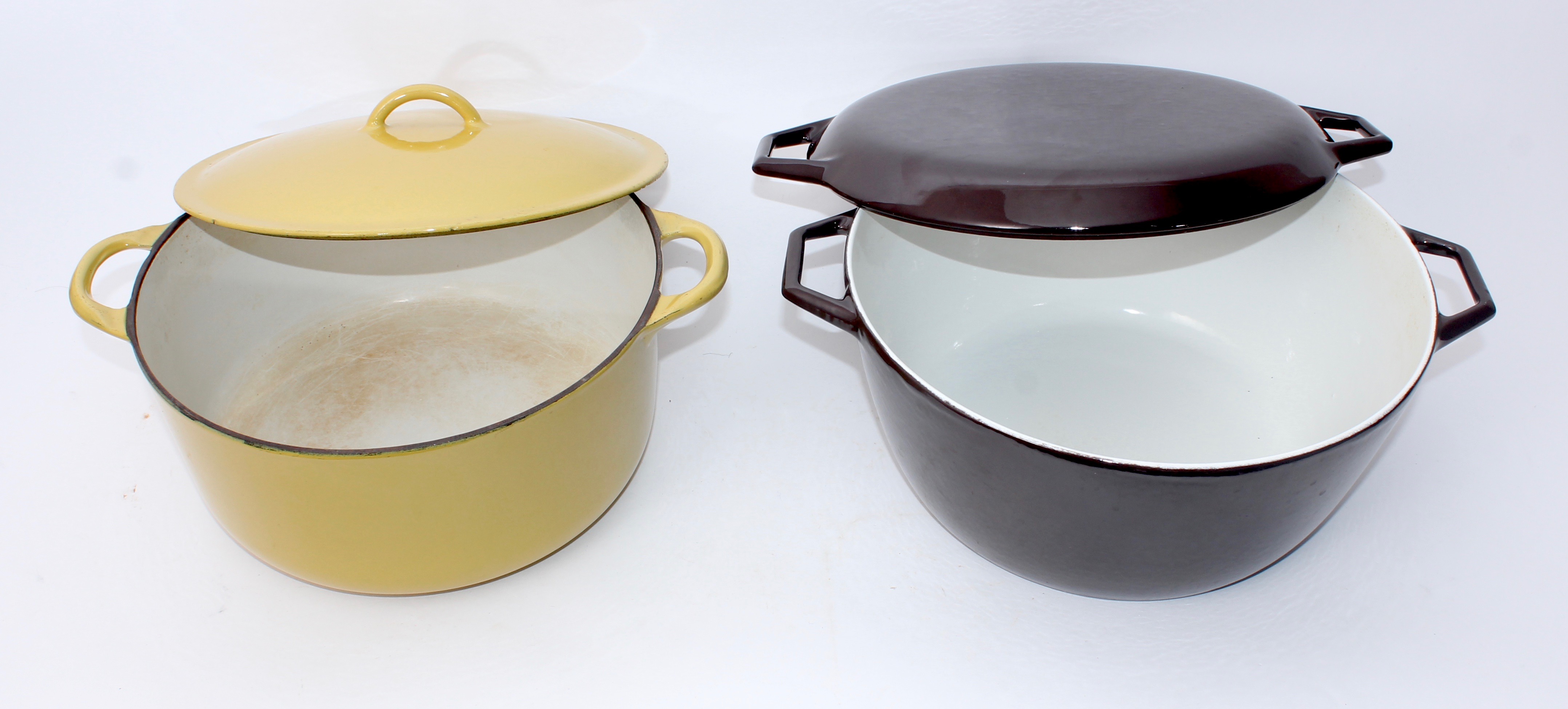 Vintage Iron Dutch Ovens Including Descoware and Nacco