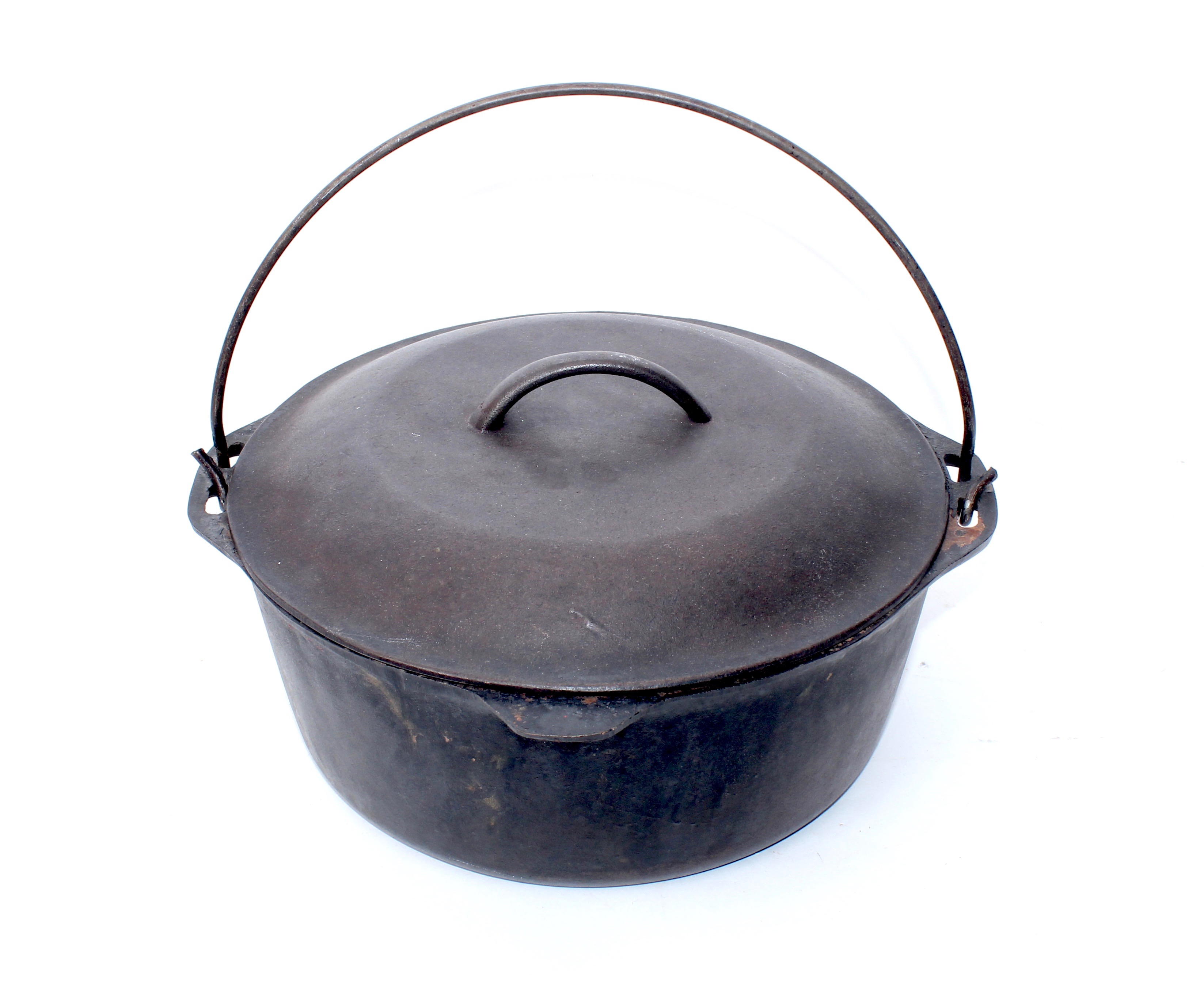 Vintage Iron Dutch Ovens Including Descoware and Nacco
