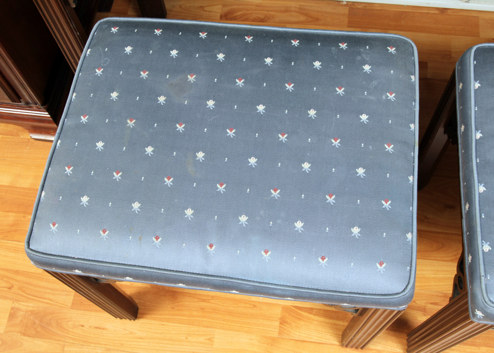 Ethan Allen Console Table with Stools EBTH