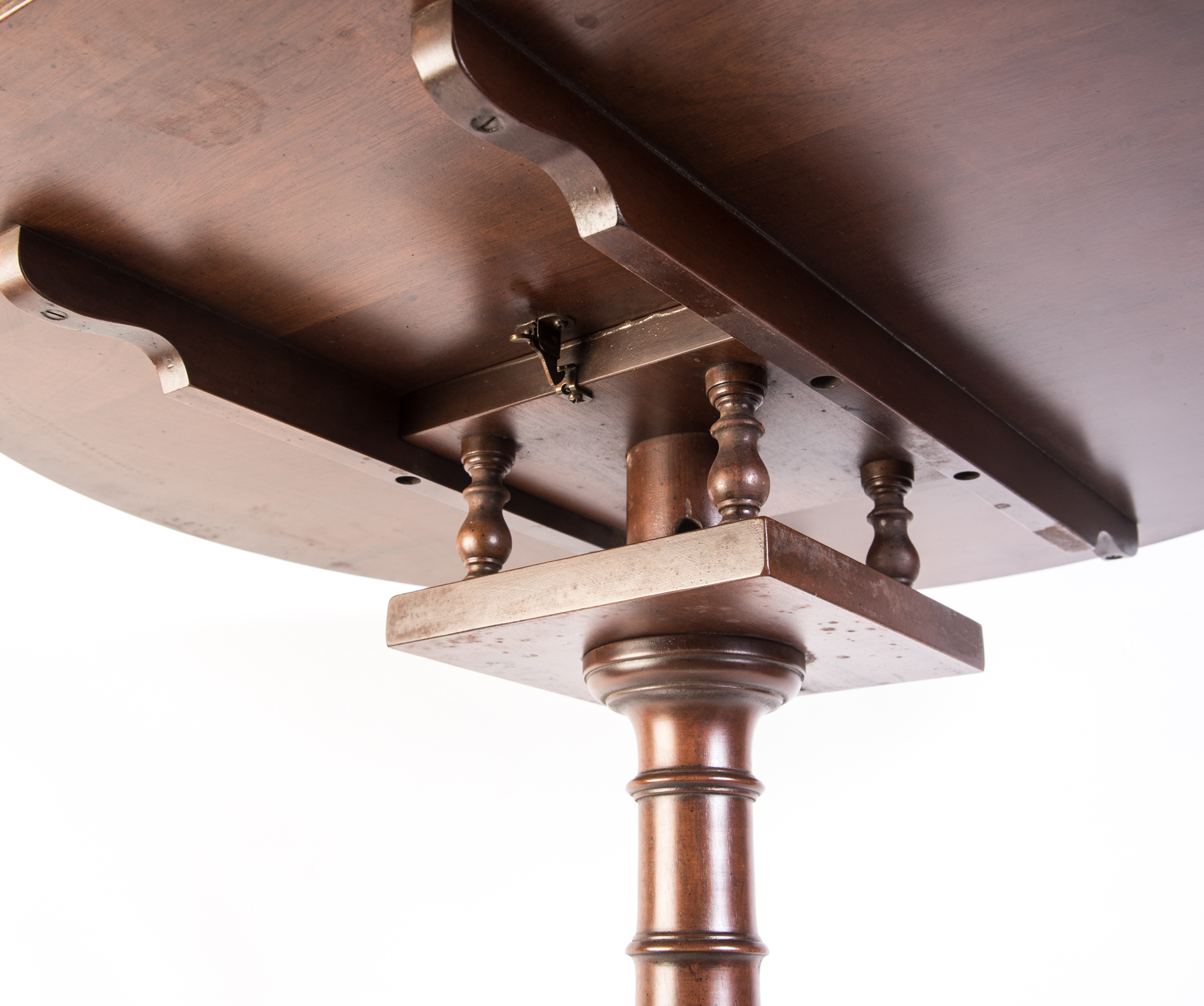 Queen Anne Style Tilt Top Table