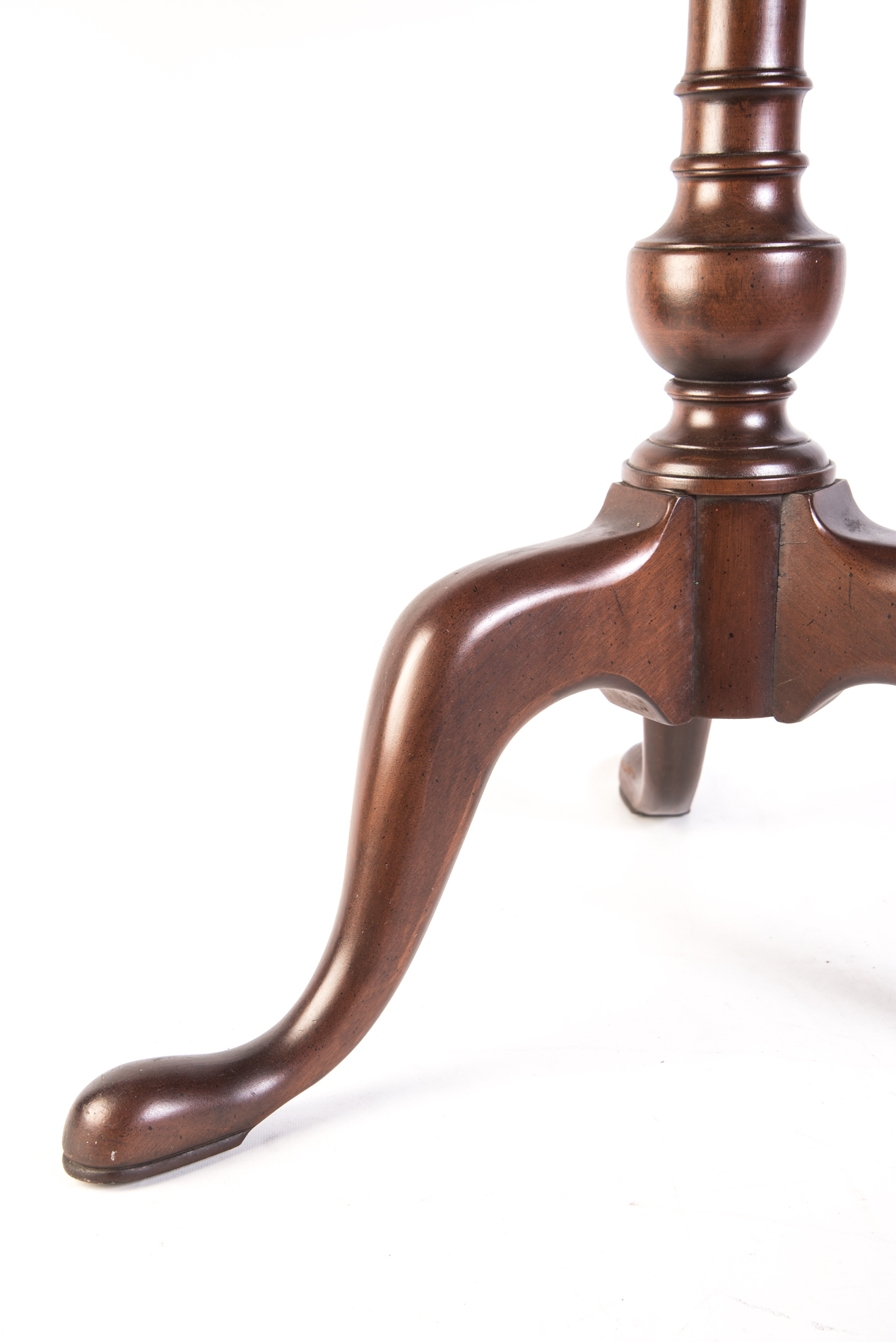 Queen Anne Style Tilt Top Table