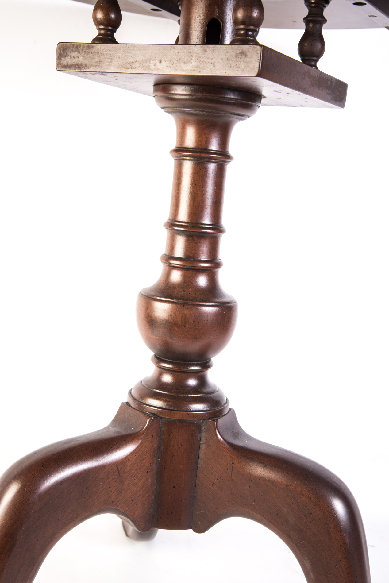 Queen Anne Style Tilt Top Table