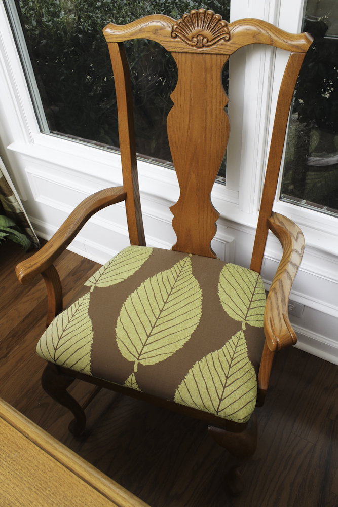 Vintage Queen Anne Style Dining Table and Eight Chairs