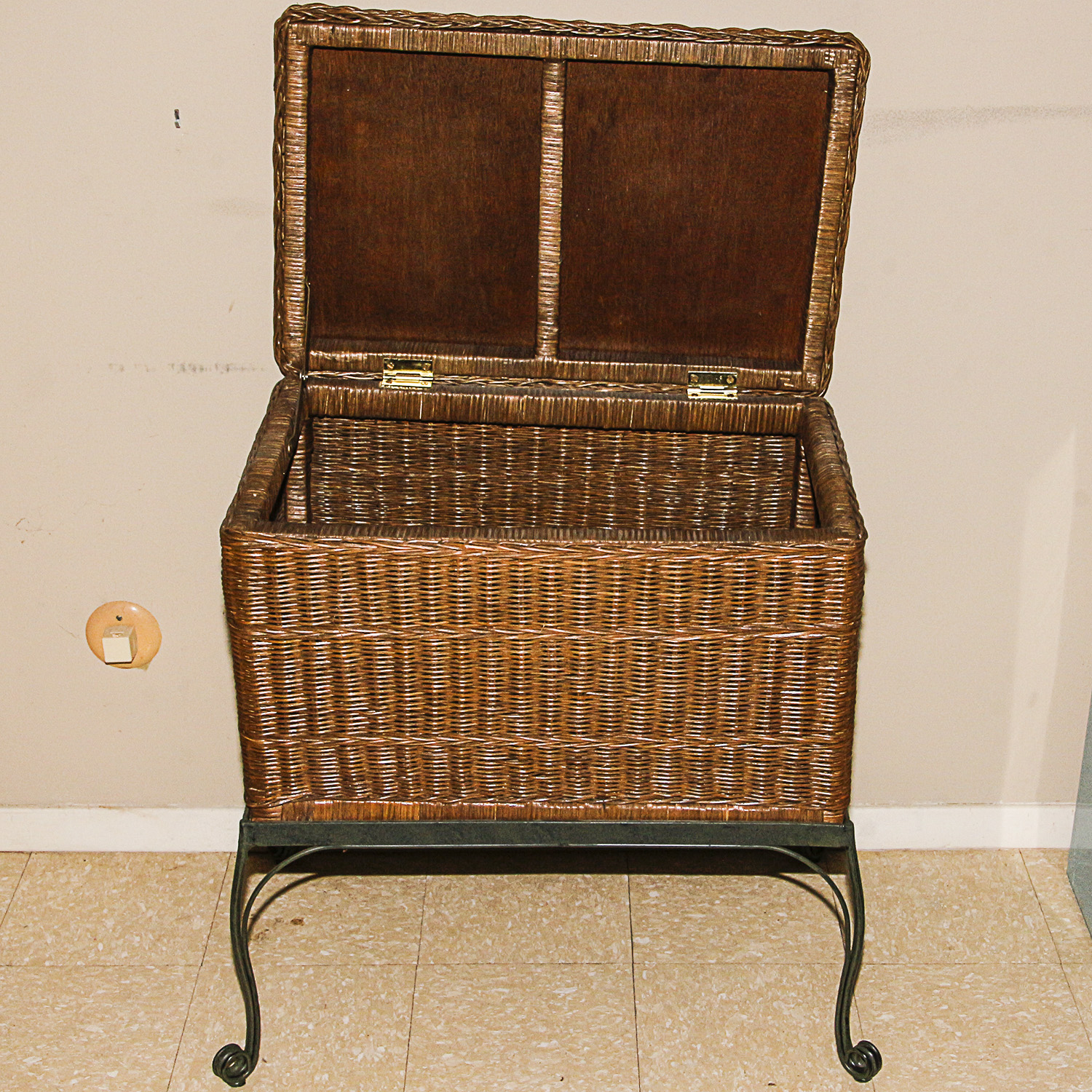 Woven Wicker Trunk with Metal Base