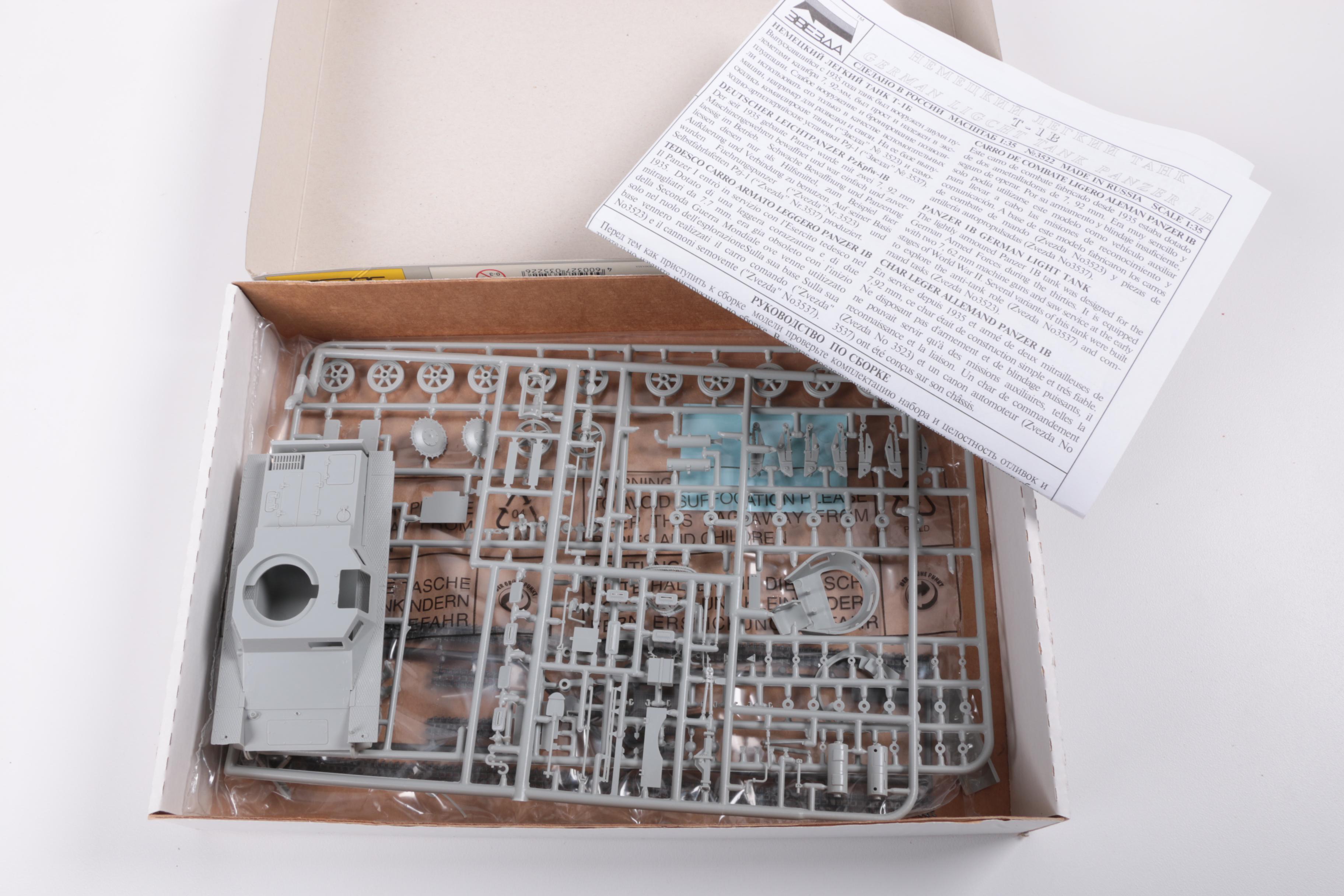 Zvezda 1/35 Scale Military Model Kits