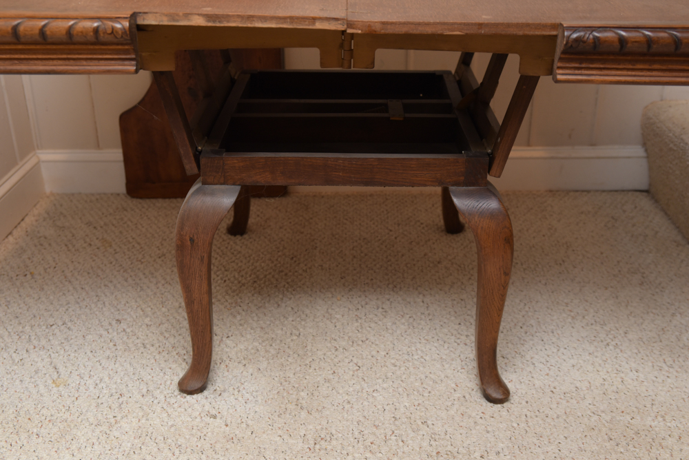 Vintage Oak Expanding Dining Table