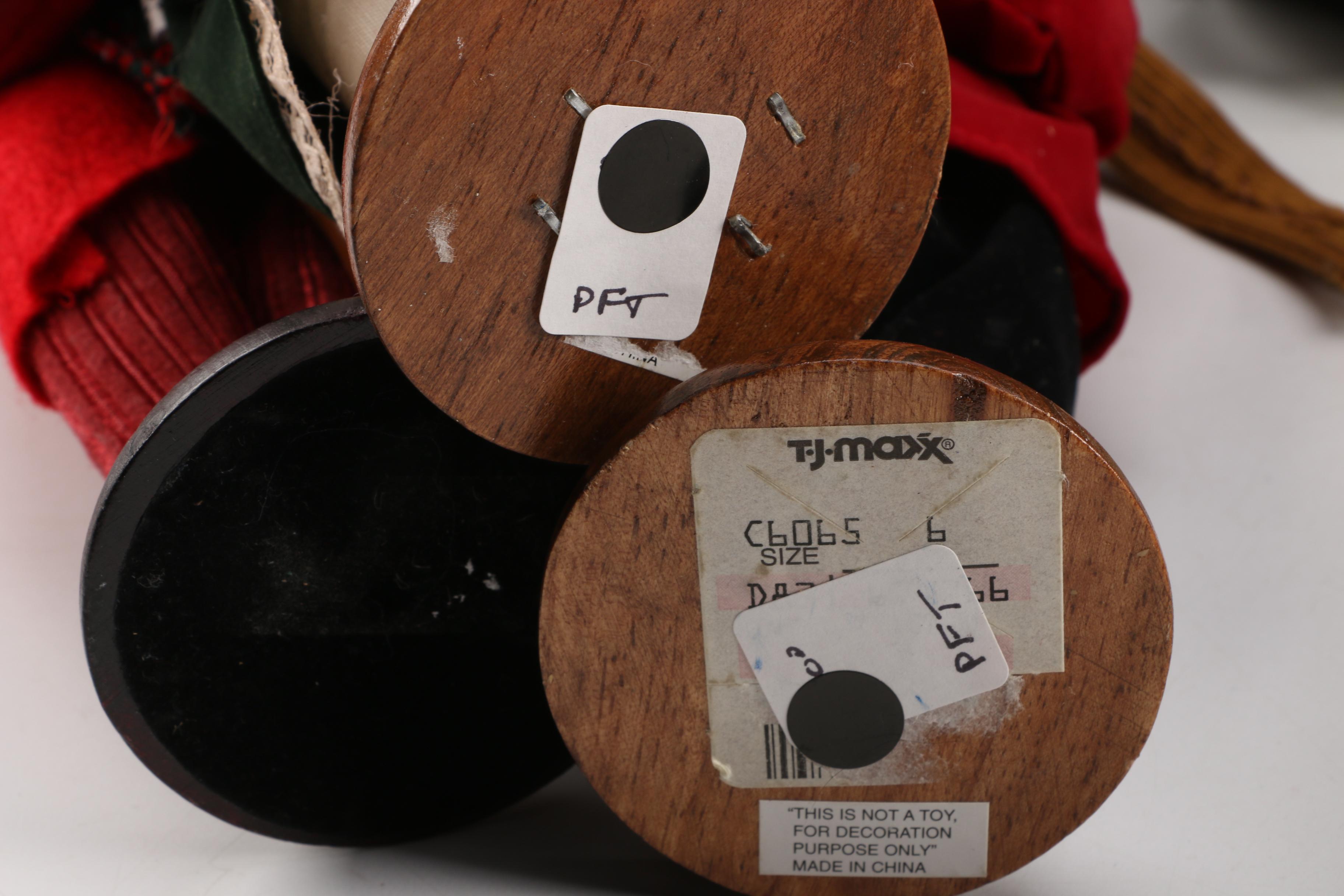 Victorian Carolers Figurines