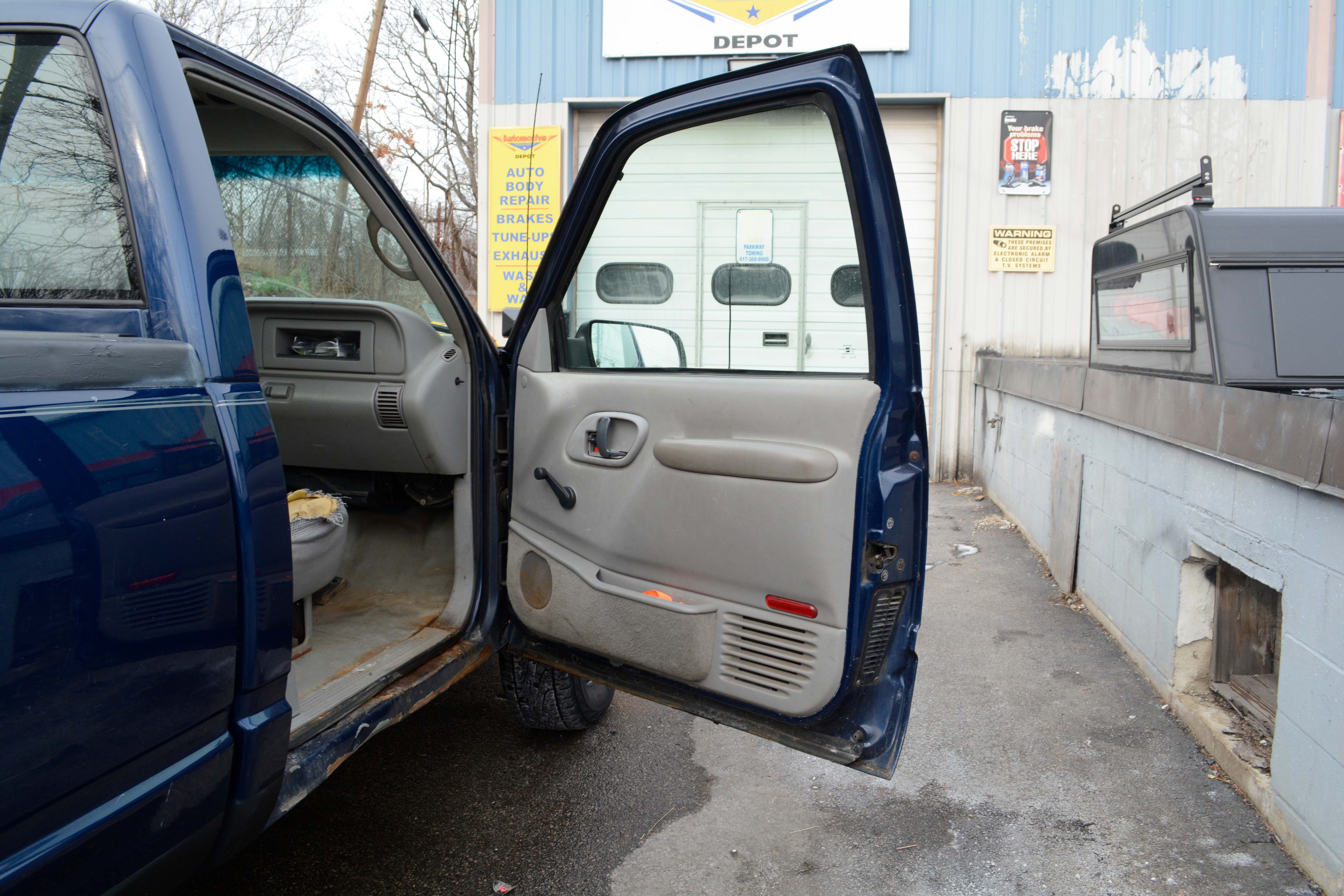 2000 Chevrolet Silverado 2500 4x4 with Fisher Plow