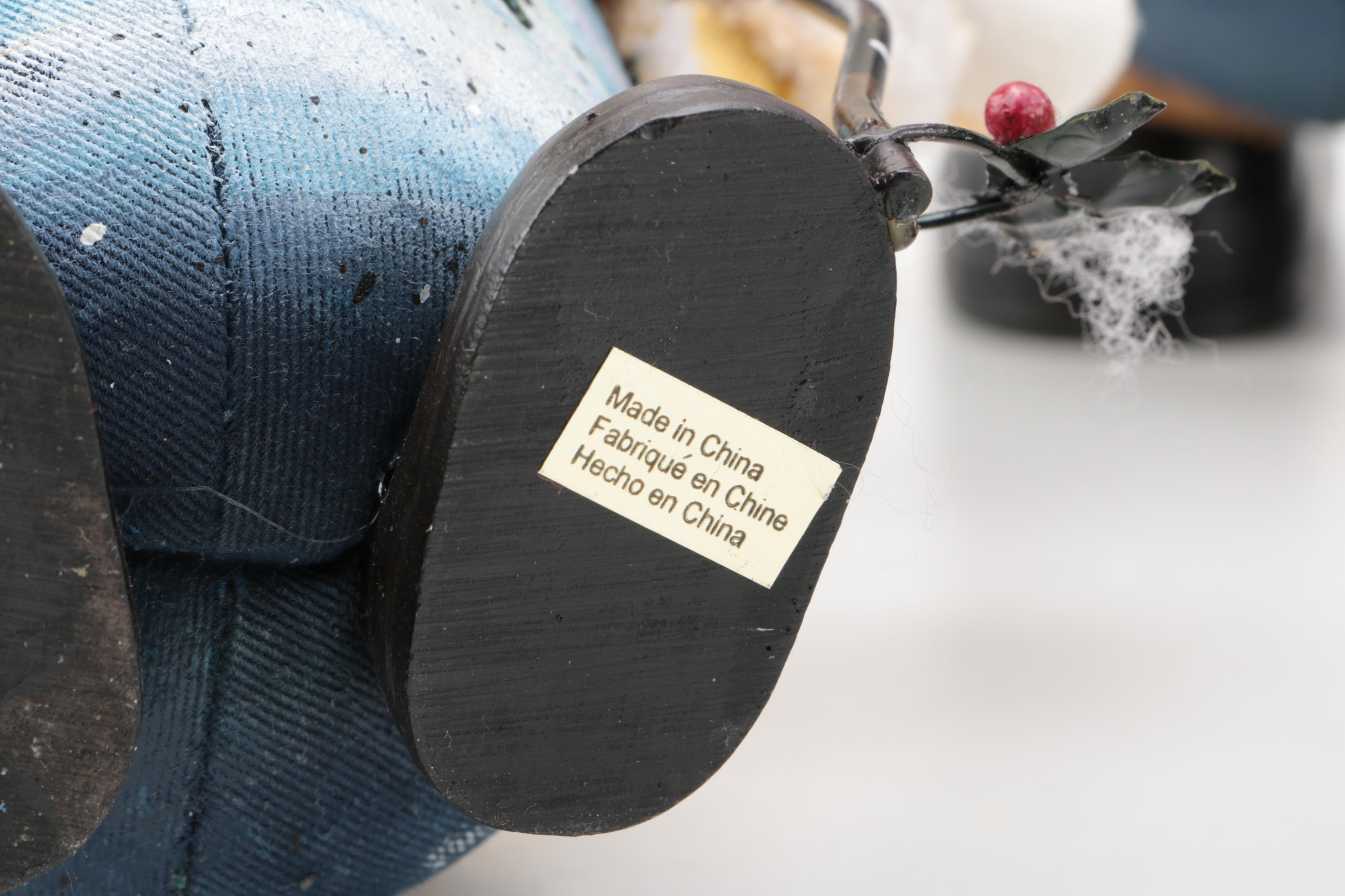 Grandeur Noel 2003 Christmas Moose Family Set