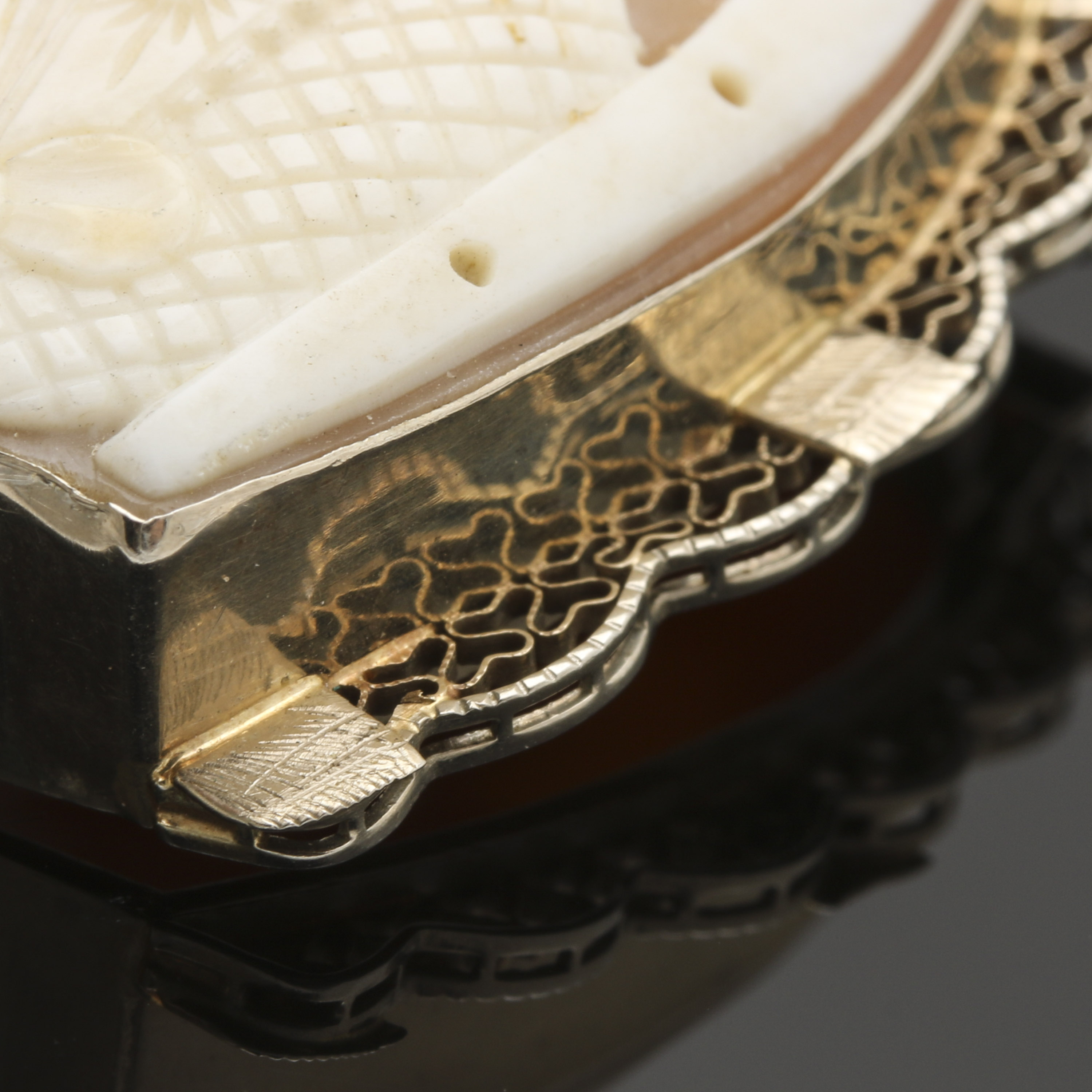 Early 20th Century 14K White Gold Carved Helmet Shell Cameo Brooch