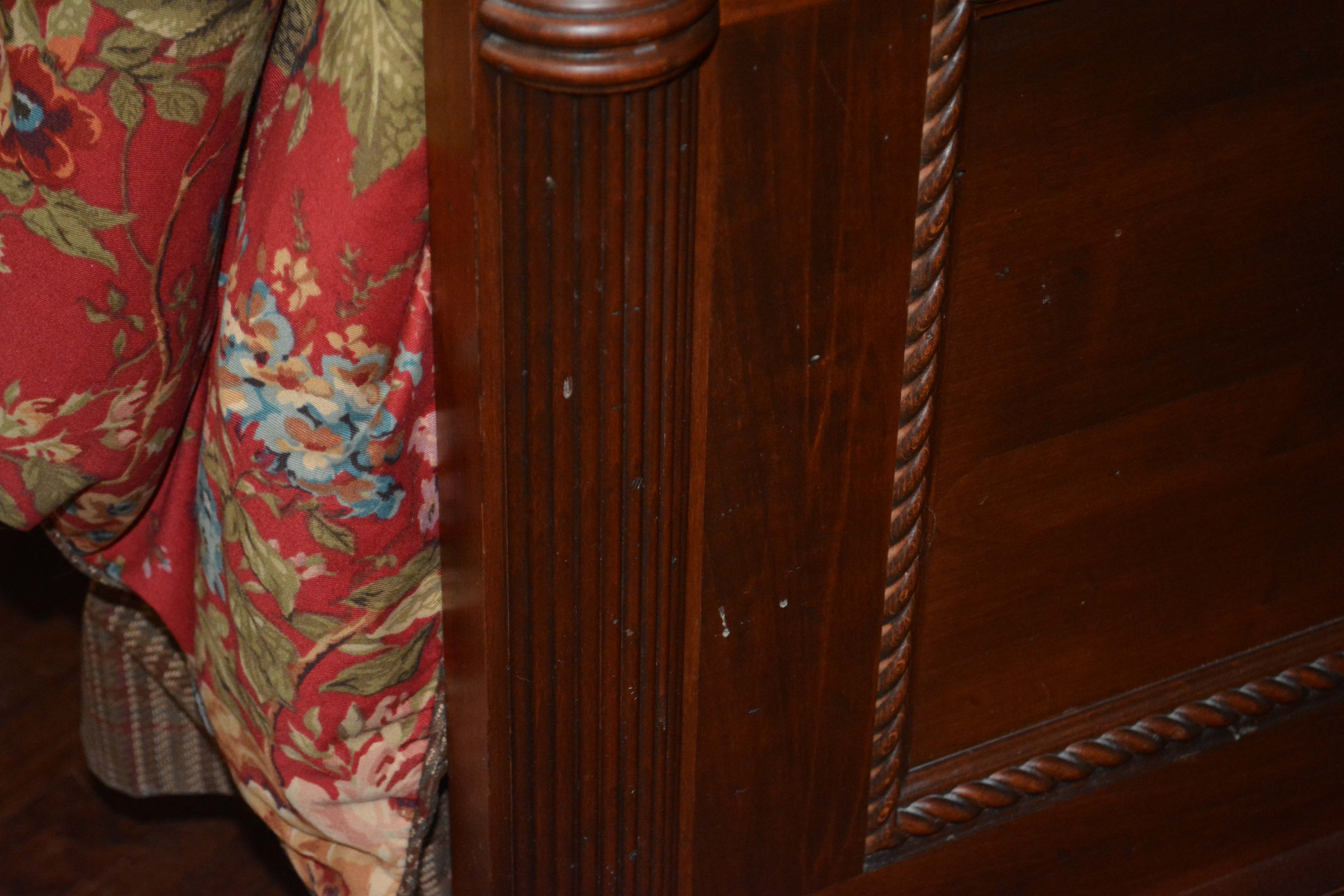 Vintage Traditional Style Queen Bed Frame