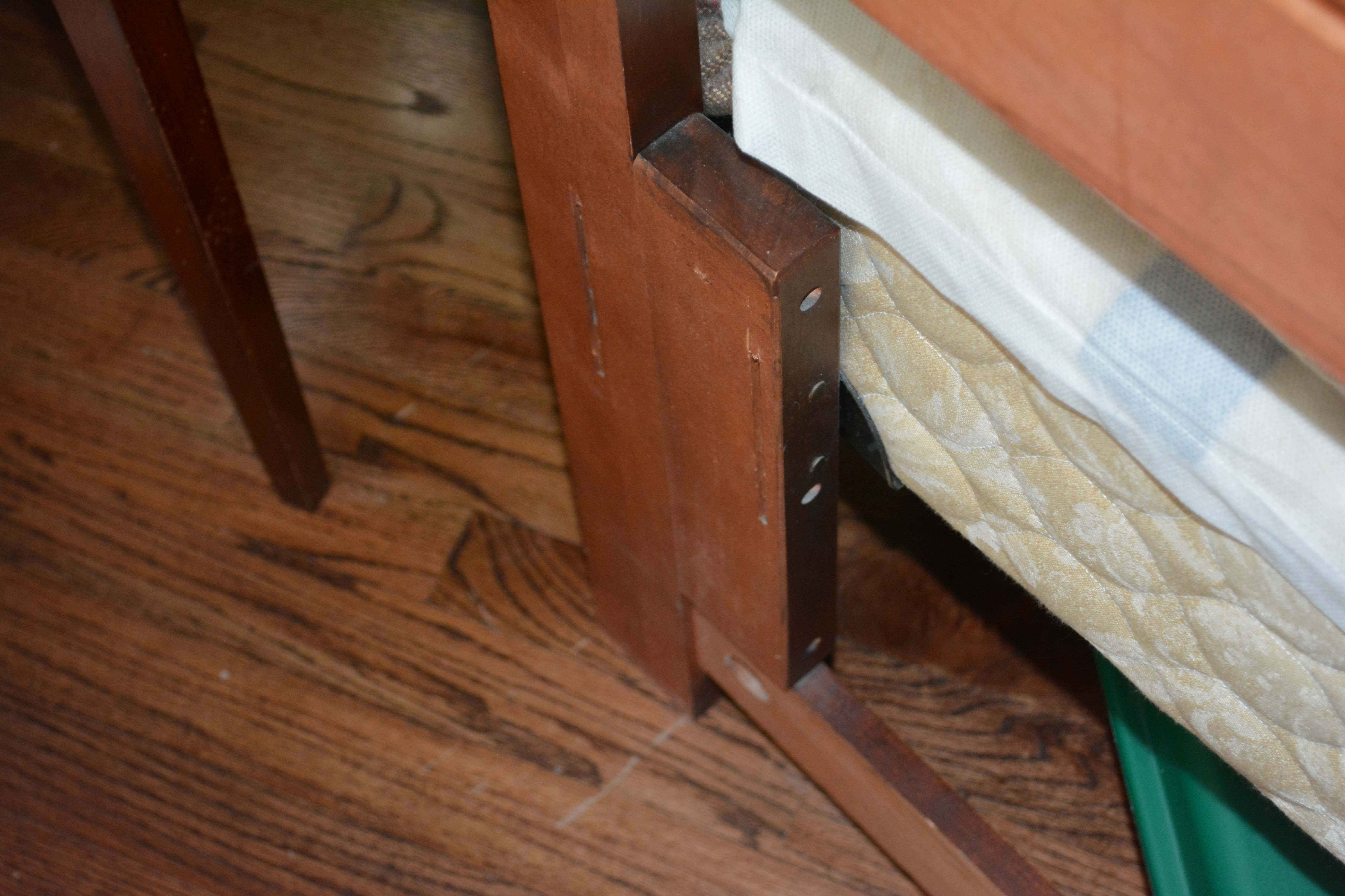 Vintage Traditional Style Queen Bed Frame