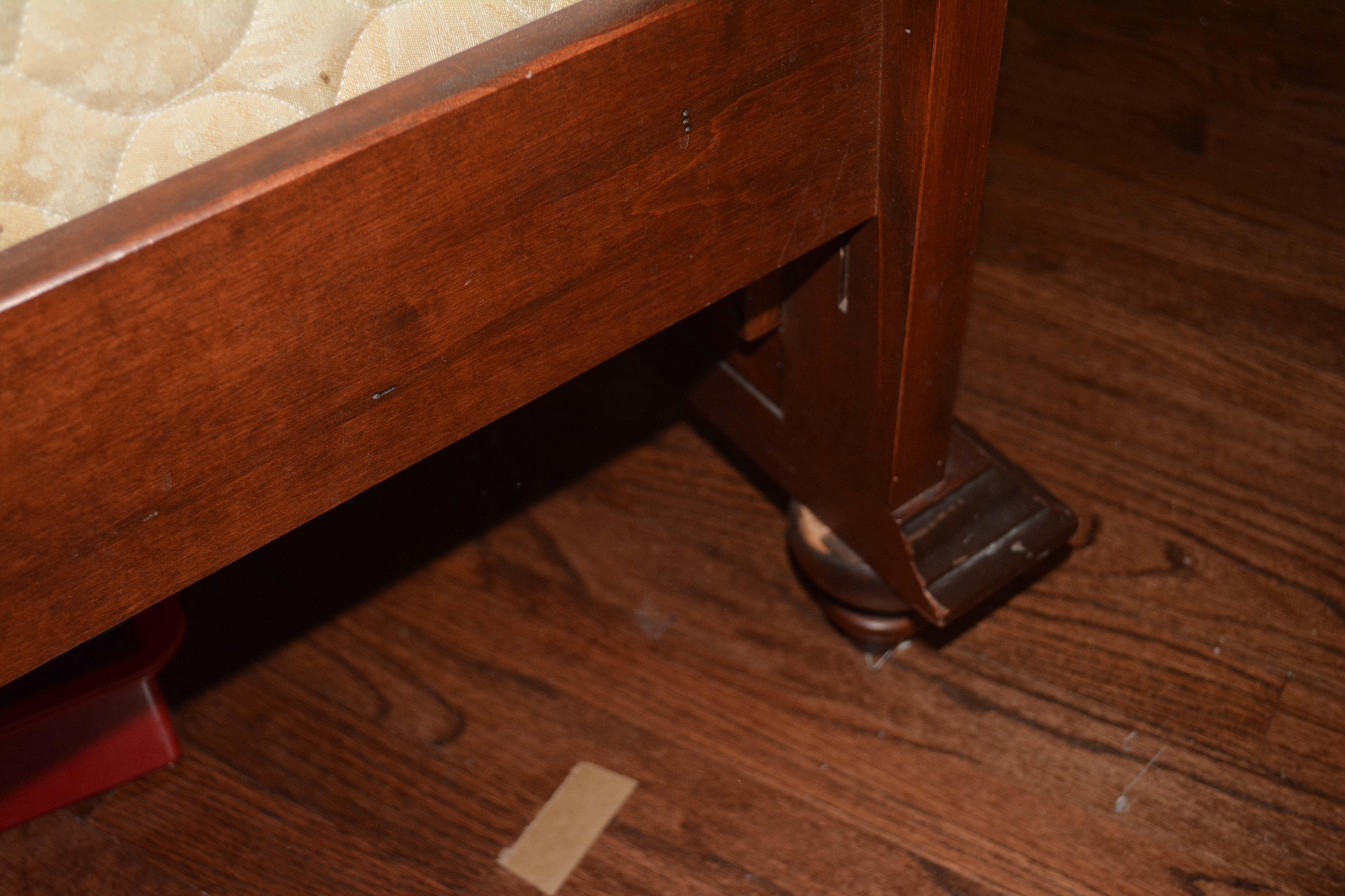 Vintage Traditional Style Queen Bed Frame