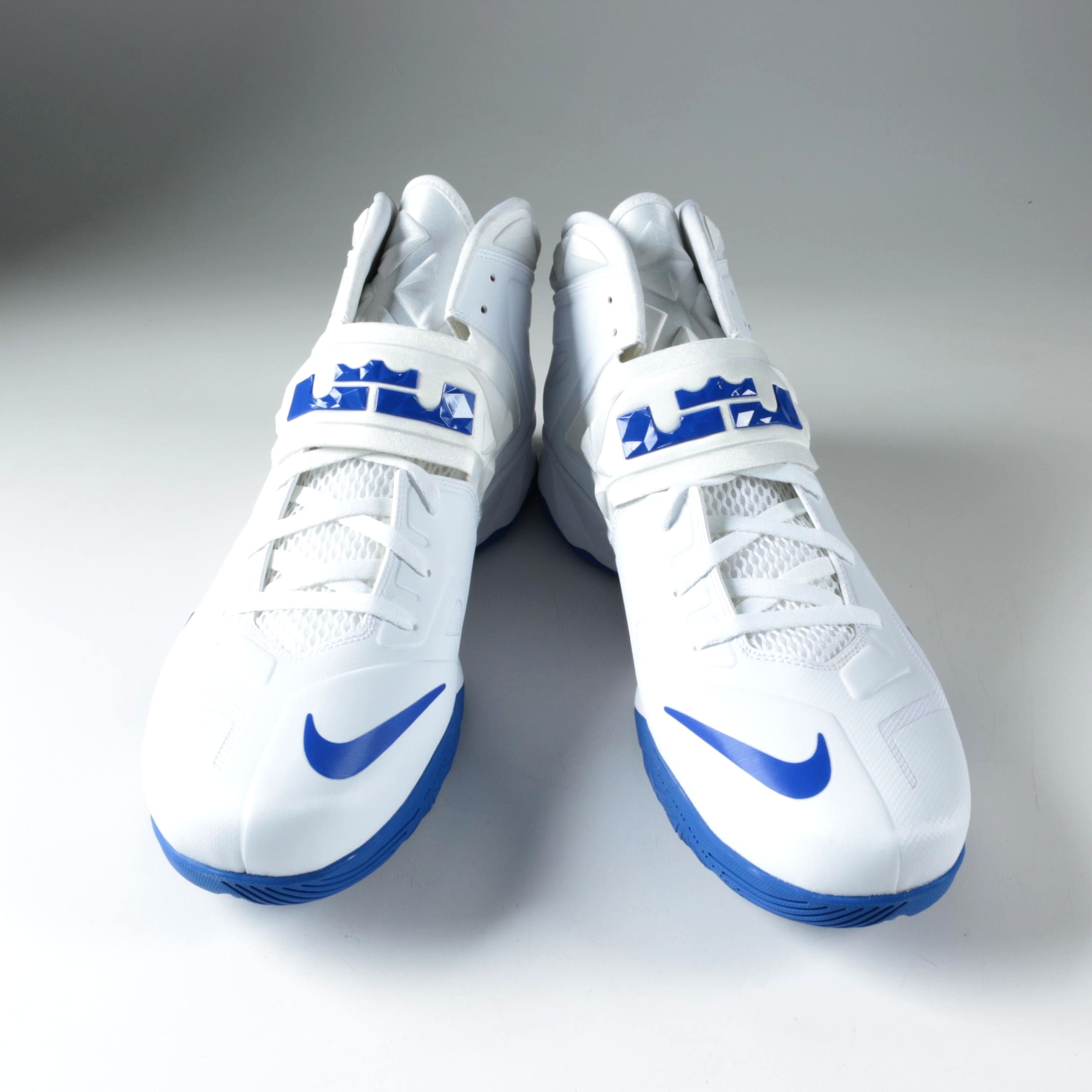 Men's UK Team Issued Nike Zoom LeBron James Soldier VII Basketball Sneakers