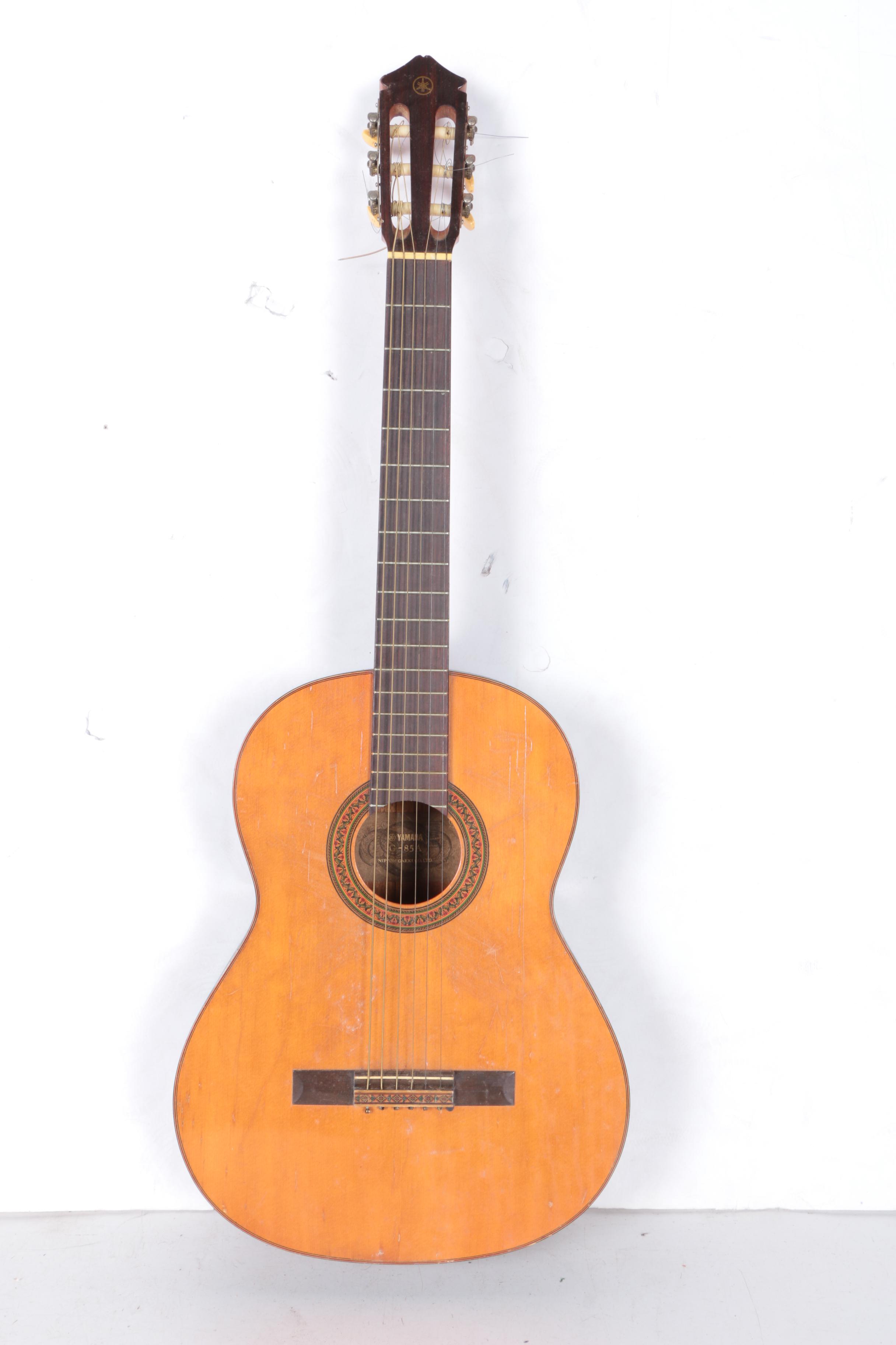 Vintage Yamaha G-85A Classical Acoustic Guitar with Case